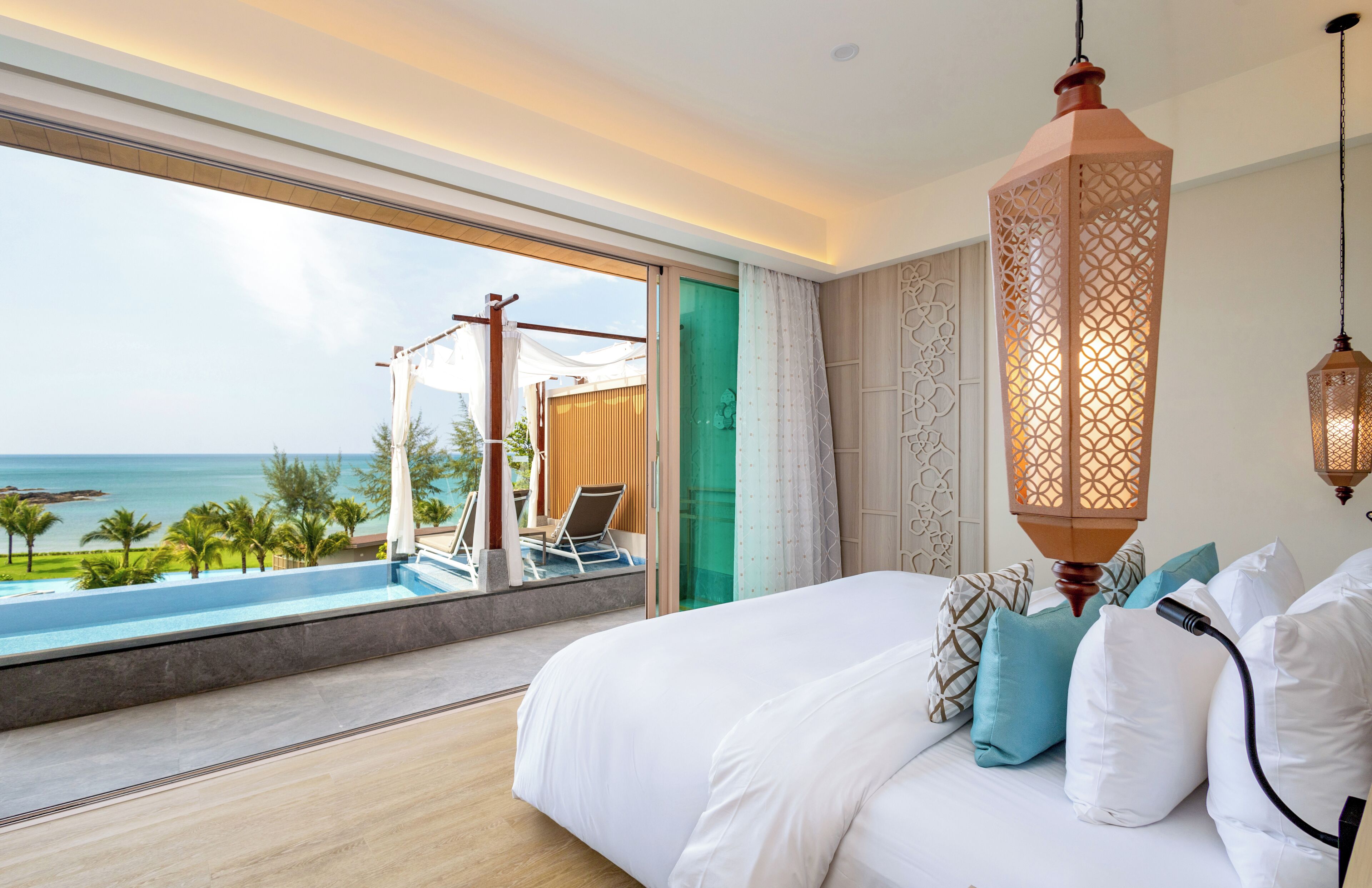 Seaview Pool Suite | Minibar, desk, soundproofing, free WiFi