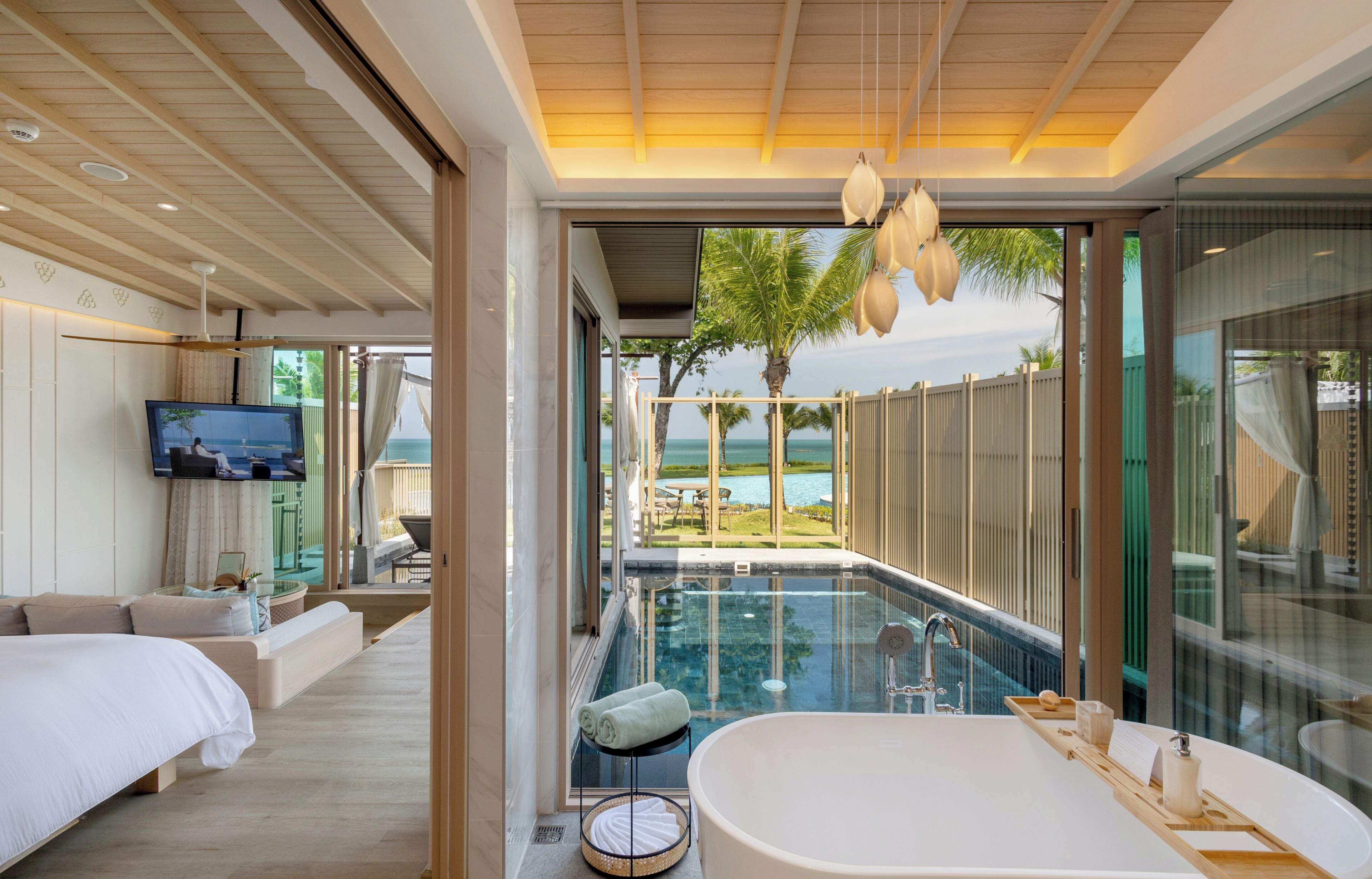Seafront Pool Villa In Love Adult Only | Minibar, meja kerja, kedap suara, dan Wi-Fi gratis