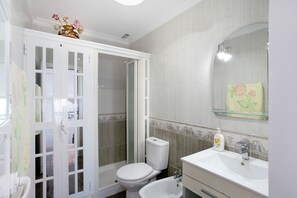 تجهيزات دش، مجففات شعر، مناشف