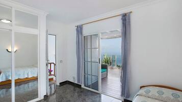 2 slaapkamers, een strijkplank/strijkijzer, gratis wifi, beddengoed