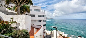 Vacation Apartment 'Atlántico' with Sea View, Private Terrace and Wi-Fi