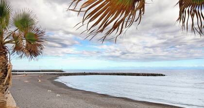 Apartamento de vacaciones 'Beach Front Puertito' con piscina compartida, terraza privada y Wi-Fi