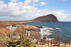 Una spiaggia nelle vicinanze