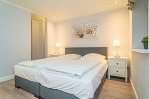 3 slaapkamers, een strijkplank/strijkijzer, gratis wifi, beddengoed