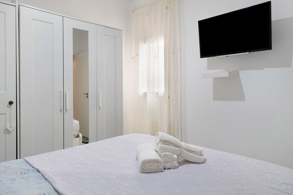 2 chambres, fer et planche à repasser, Wi-Fi gratuit, draps fournis