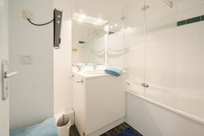 Kylpyamme, hiustenkuivaaja, pyyhkeet