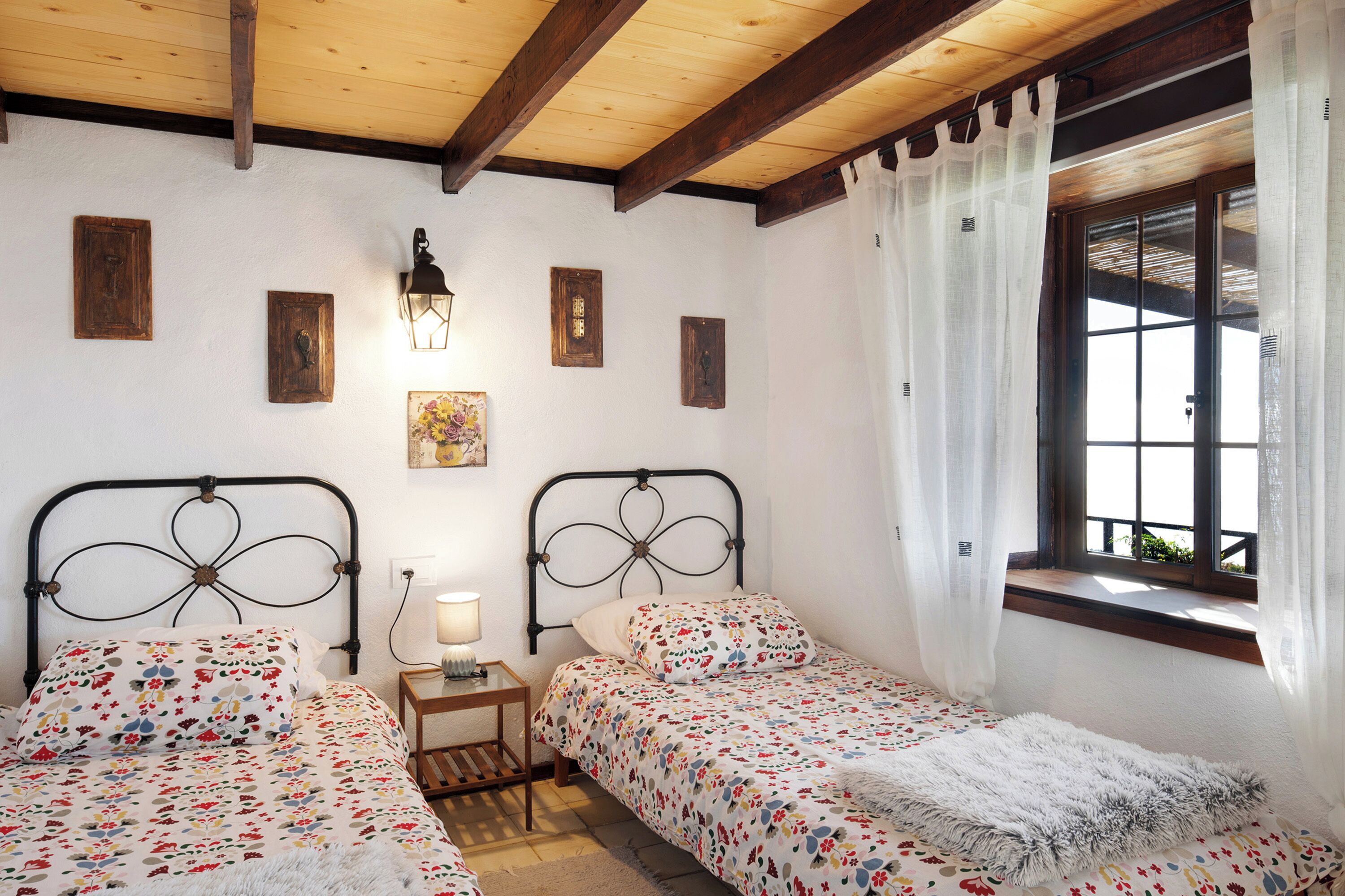 2 habitaciones, tabla de planchar con plancha y wifi gratis 