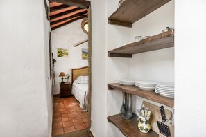 1 bedroom, iron/ironing board, bed sheets - Vacation Home "Apartamento Cortijo Rural Las Aves" with Mountain View & Shared Pool (Los Ángeles)