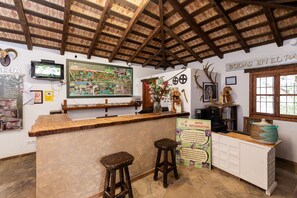 Lobby - Vacation Home "Apartamento Cortijo Rural Las Aves" with Mountain View & Shared Pool (Los Ángeles)