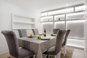 Dining - Villa 'Alegria Dream Home' with Private Terrace and Wi-Fi (Funchal)