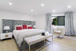 3 makuuhuonetta, silitysrauta/-lauta, ilmainen Wi-Fi, vuodevaatteet