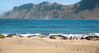 Ferienhaus 'Casa Famara' mit Meerblick, privater Terrasse und WLAN