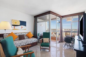 TV, mesa de pingue-pongue