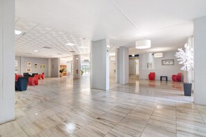 Lobby - Holiday Apartment "Beach with Sea View" with Ocean View and Balcony (Portimão)