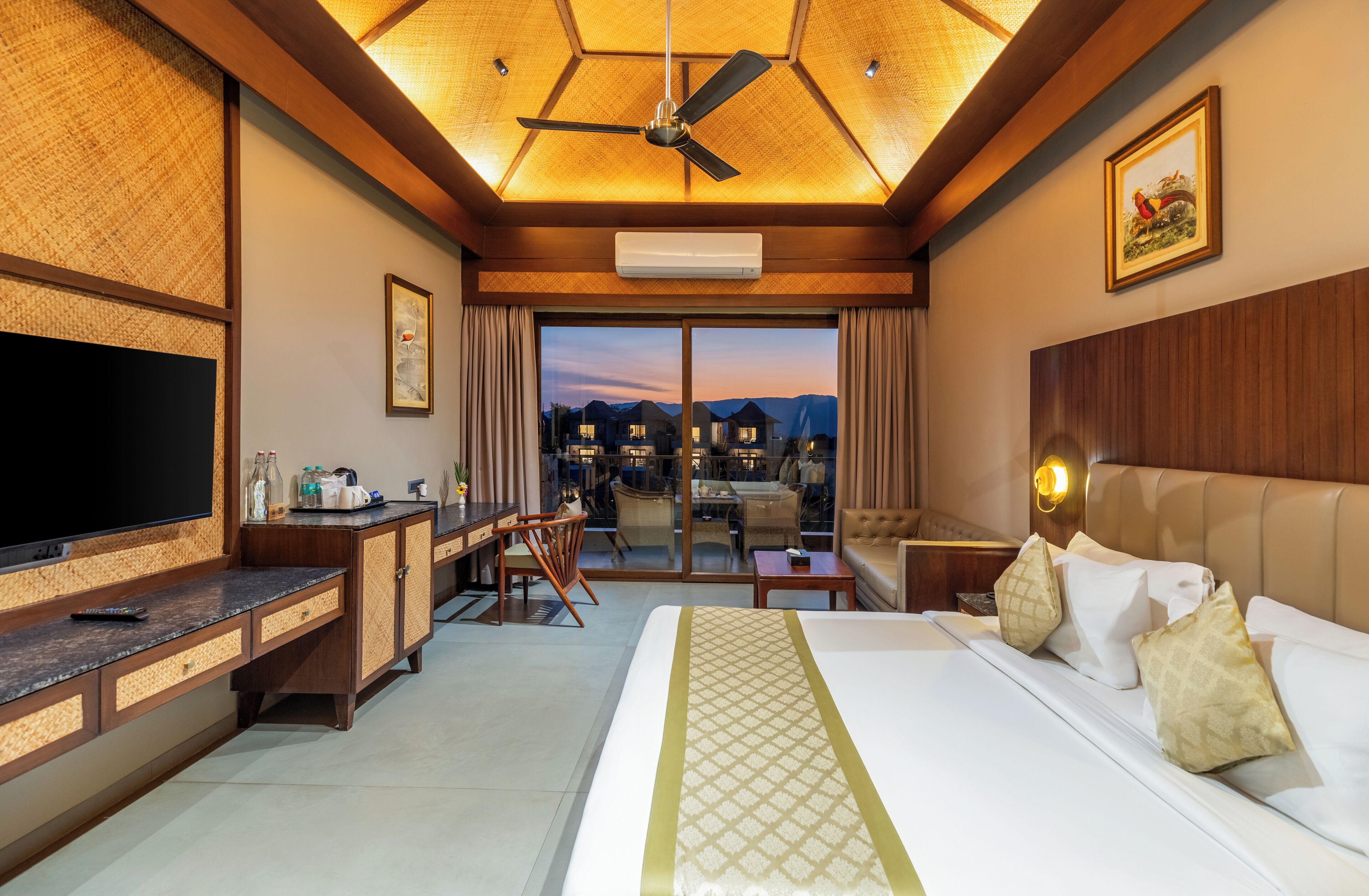 Aravali View Rooms With Private Balcony | ミニバー、セーフティボックス (室内)、アイロン / アイロン台、WiFi (無料)