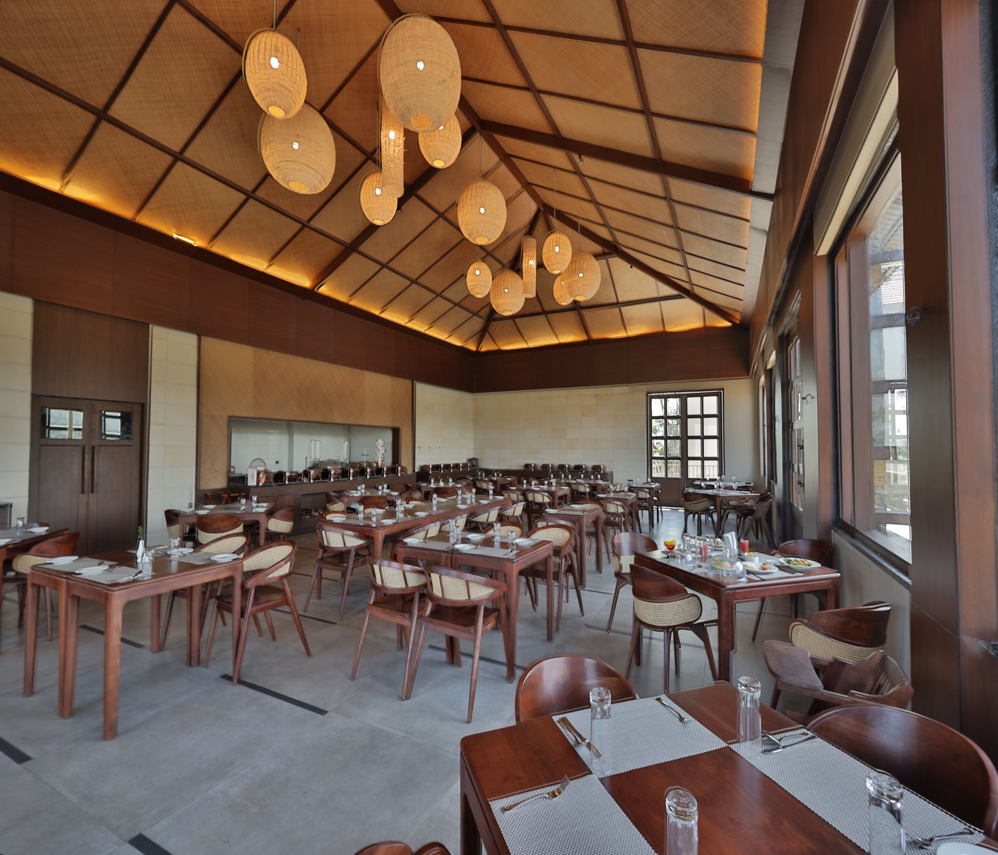 Desayuno buffet diario (INR 500 por persona)