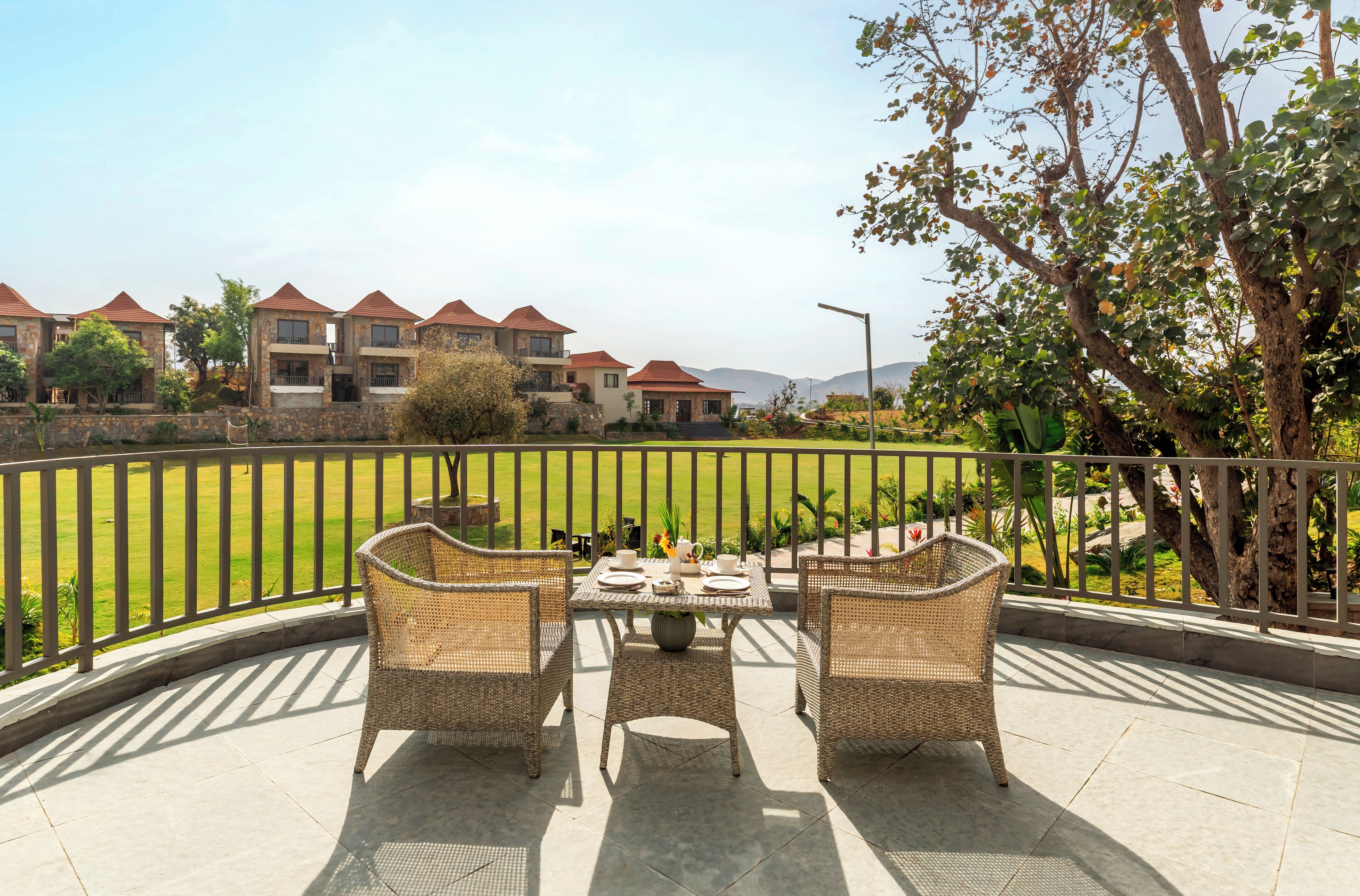 Aravali Pool View Rooms With Bathtub | 阳台