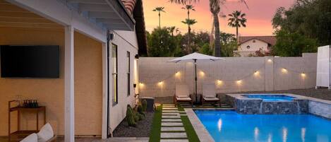 Een verwarmd zwembad