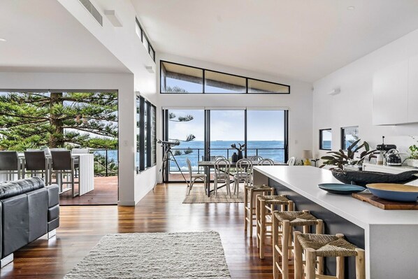 Interior - 'Rockpool' - Amazing Ocean Views w/ Direct Beach Access (Coledale)