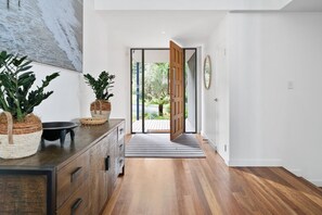 Interior - 'Rockpool' - Amazing Ocean Views w/ Direct Beach Access (Coledale)