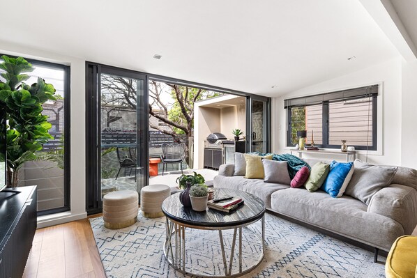 Smart TV, offices - Artscape, Newtown Villa (Newtown)