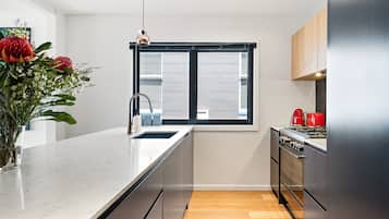 Fridge, microwave, oven, stovetop