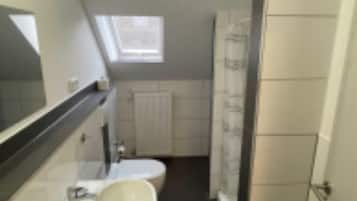 Douche, serviettes fournies