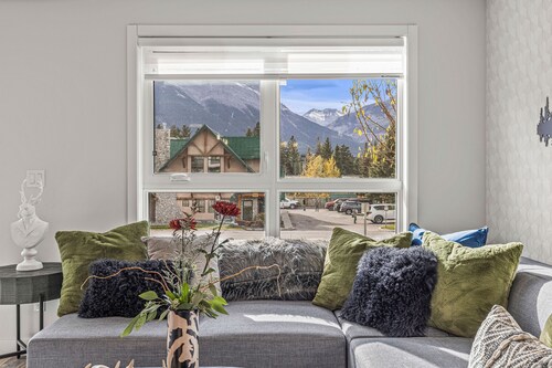 Brand New, Central 4BR Family Retreat, with  BBQ