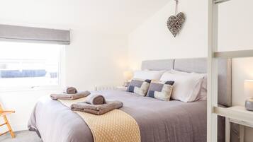 2 bedrooms, individually decorated, individually furnished, free WiFi