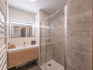 Hair dryer, towels