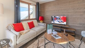 Living area - Lovely 6-person apartment, close to slopes, WiFi, pets allowed (Huez)