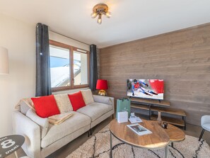 TV - Lovely 6-person apartment, close to slopes, WiFi, pets allowed (Huez)