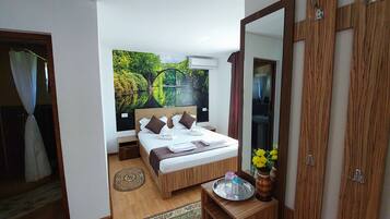 16 habitaciones, tabla de planchar con plancha y wifi gratis