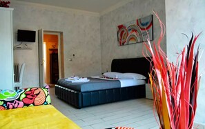 Bureau, chambres insonorisées, fer et planche à repasser, Wi-Fi gratuit