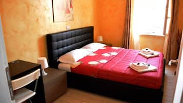 Basic Double or Twin Room | Desk, soundproofing, iron/ironing board, free WiFi
