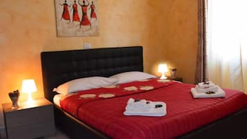 Desk, soundproofing, iron/ironing board, free WiFi