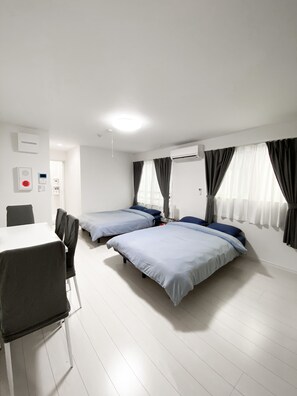 RT201 | 1 bedroom, desk, blackout drapes, soundproofing - FL Residence Takadanobaba (Tokyo)