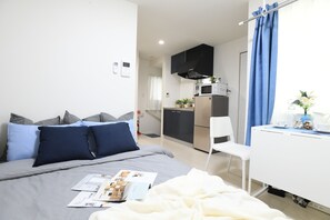 RT203 | 1 bedroom, desk, blackout drapes, soundproofing - FL Residence Takadanobaba (Tokyo)
