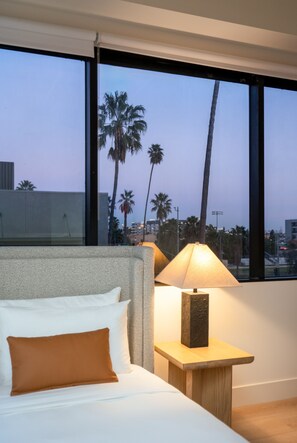 Individually decorated, individually furnished, laptop workspace - Kasa Sunset Los Angeles (Los Angeles)