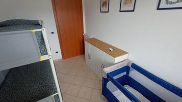 3 bedrooms, desk, iron/ironing board, WiFi