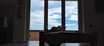 Ampio e Accogliente Appartamento Vista Mare, a 10 Minuti Dalla Spiaggia