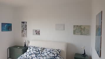 3 habitaciones, escritorio, tabla de planchar con plancha y wifi