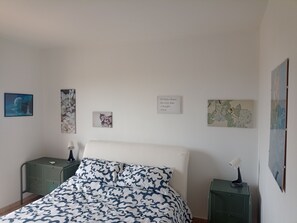 3 Schlafzimmer, Schreibtisch, Bügeleisen/Bügelbrett, WLAN
