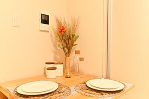 Chambre, non-fumeurs (Type C) | 1 chambre, bureau, rideaux occultants, chambres insonorisées