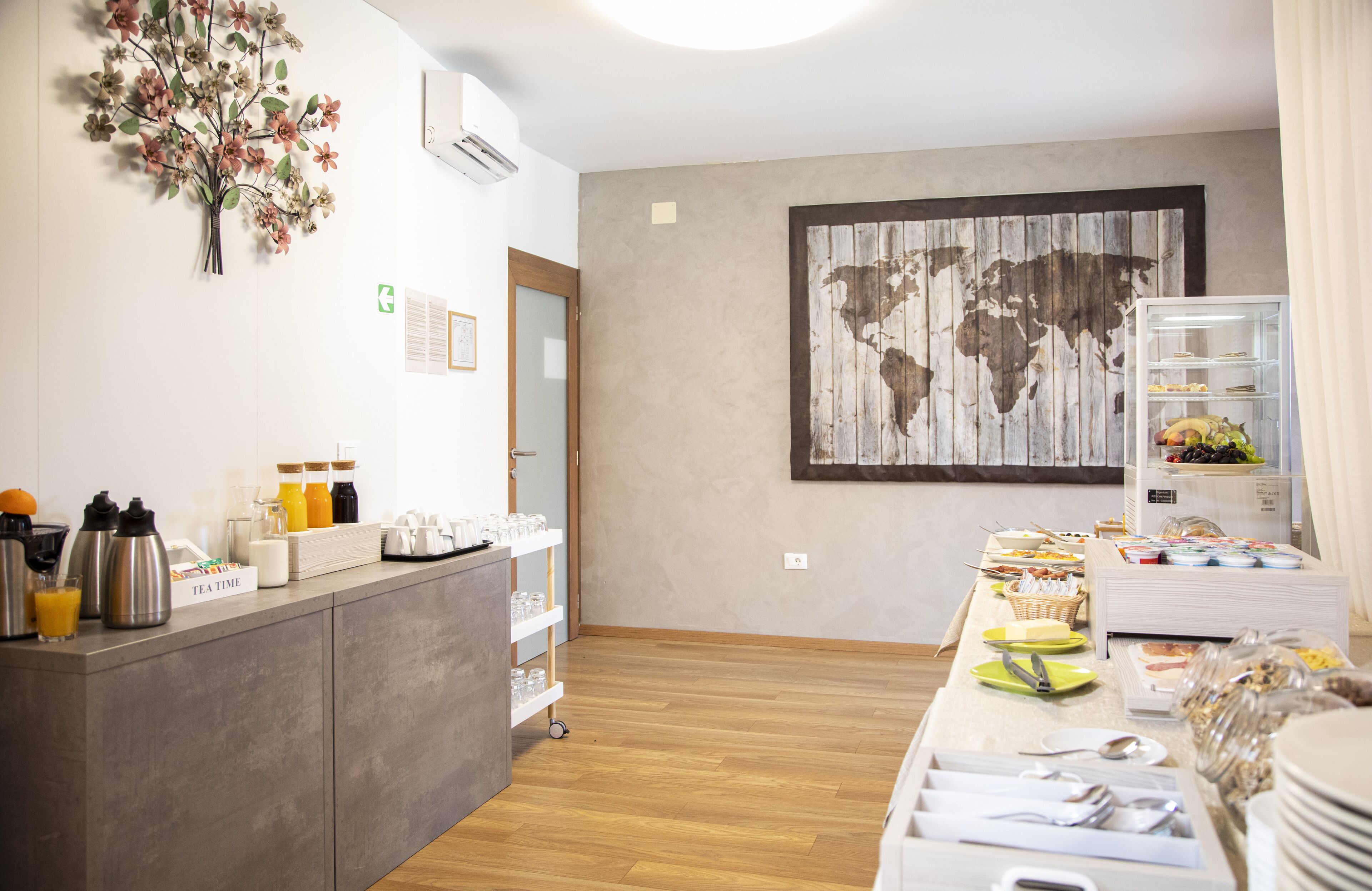 Daily continental breakfast (EUR 0.10 per person)