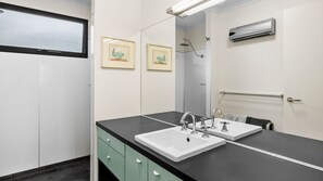 Bathtub
