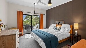 3 slaapkamers, een strijkplank/strijkijzer, wifi, beddengoed