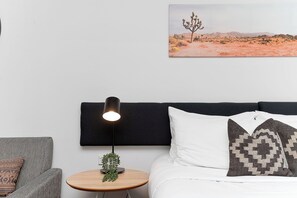 1 bedroom, iron/ironing board, WiFi, bed sheets - Best Location Downtown Perth (Perth)