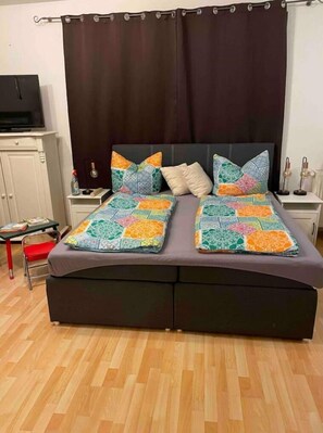 4 chambres, fer et planche à repasser, Wi-Fi, draps fournis