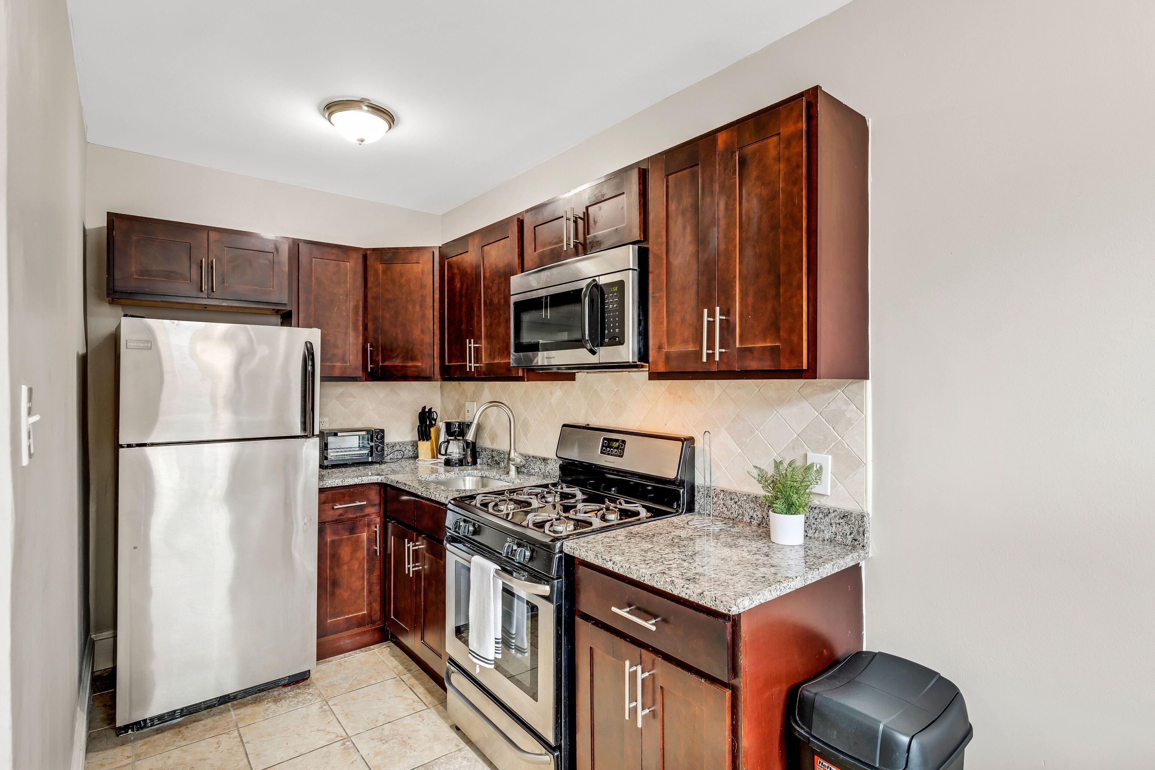 This apartment is a 0 bedroom(s), 1 bathrooms, located in Philadelphia, PA.